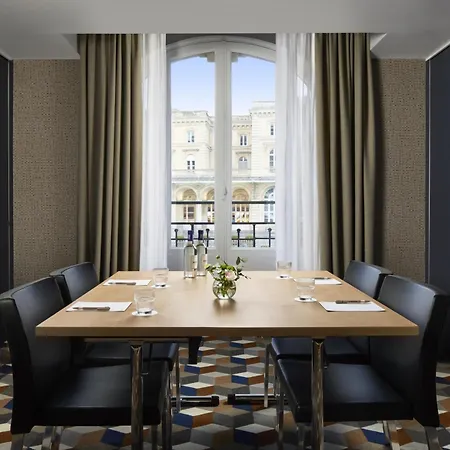 Nh Gare De L'est מלון