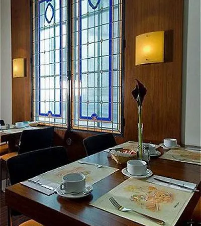 Gare De L'est, An Ihg 4* París